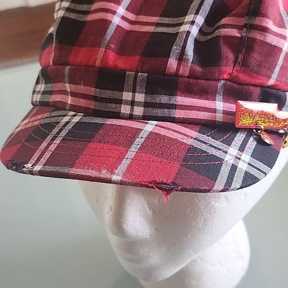 Disney Cap With Nightmare Before Christmas Pin - Picture 3 of 8